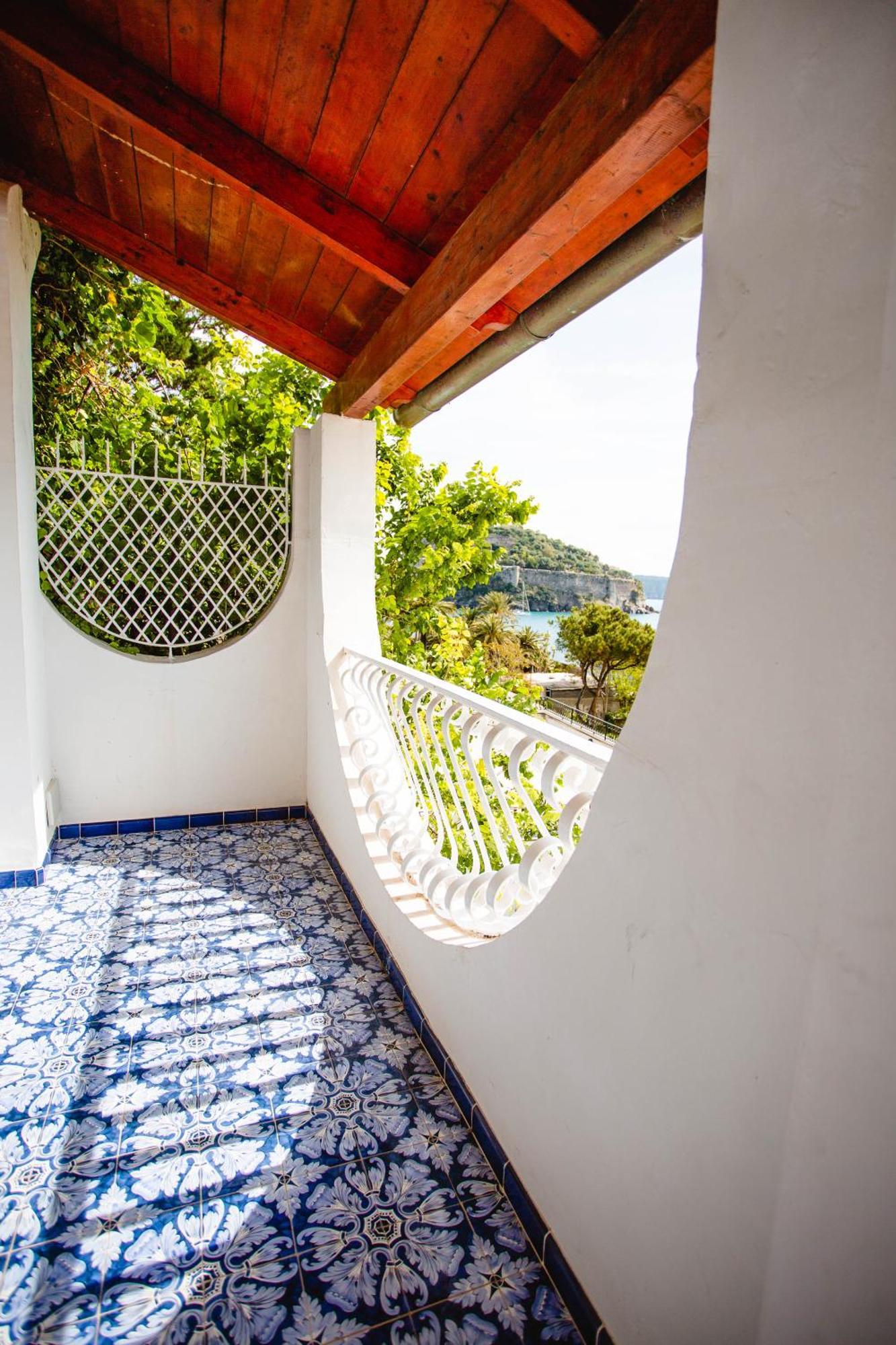 Strand Hotel Delfini Isquia Exterior foto